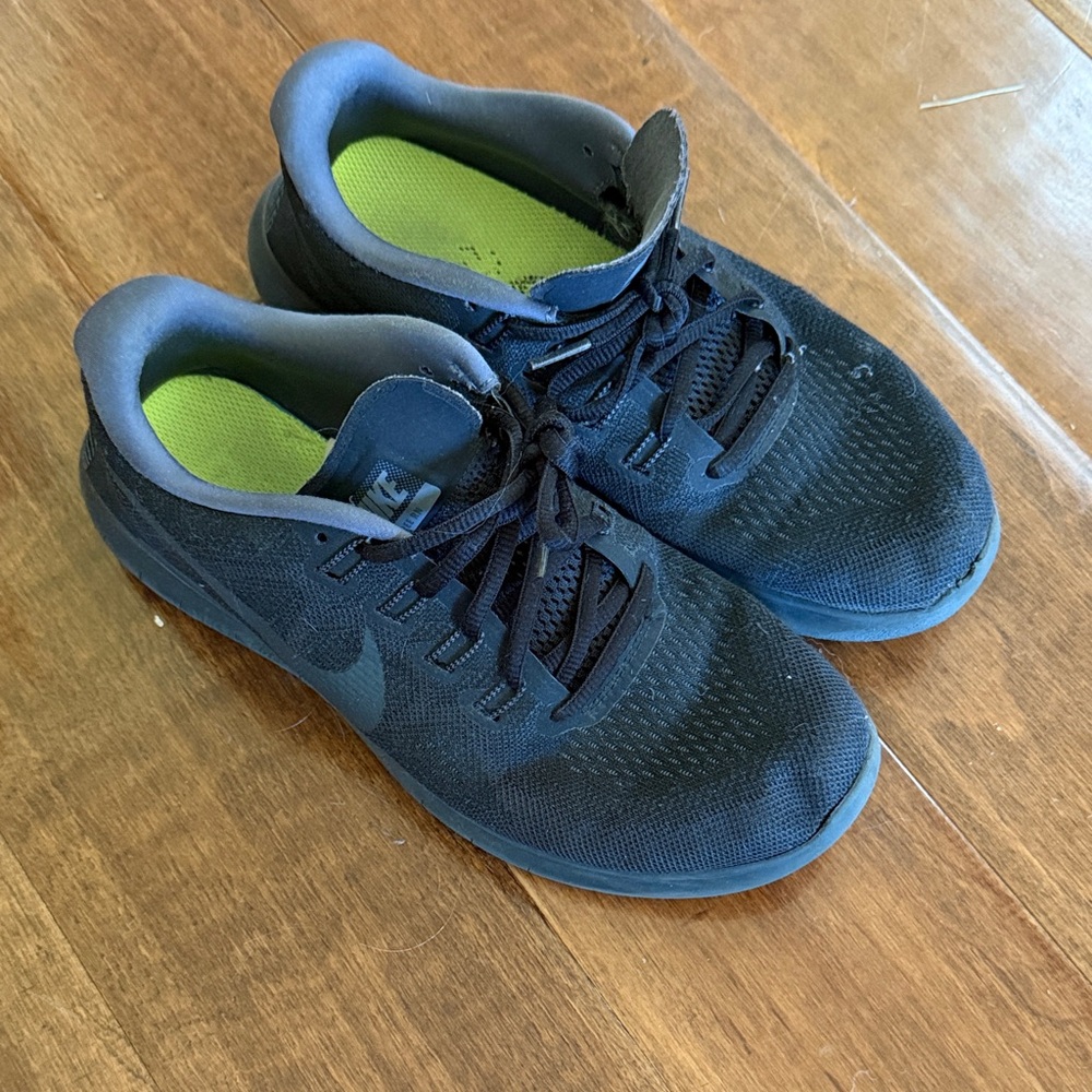 Nike Women’s Black Athletic Running Shoes with Green Insole